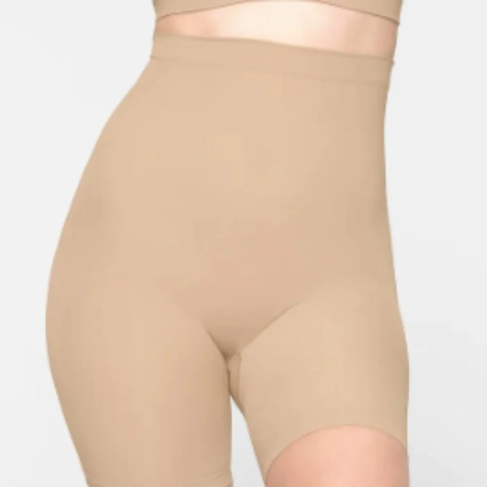 (2442/43) NWOT SKIMS SEAMLESS SCULPT MID THIGH in S/M - Picture 2 of 4